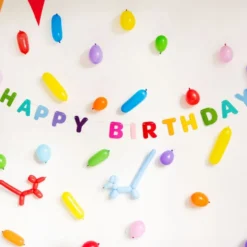 Bogstavsguirlande Happy Birthday i filt