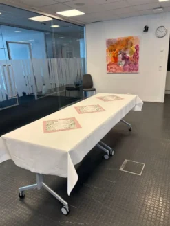 Borddug på Rulle Stoflignende Hvid