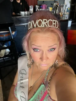 Divorced Tiara & Ordensbånd