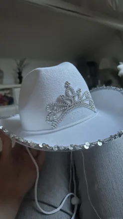 Hvid Cowboyhat med Tiara