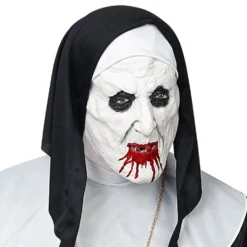 Hvid Nonne med Blodig Maske