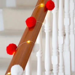 LED Guirlande Pompoms Rød/Hvid