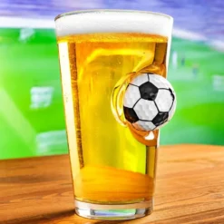 Ølglas med Fodbold