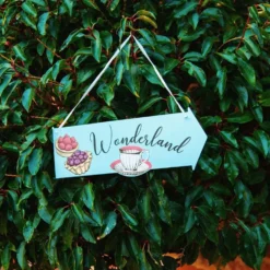 Skilte med Tekst Alice Wonderland