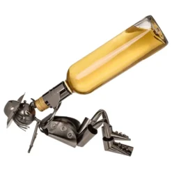 Vinholder i Metal Drikkende Mand